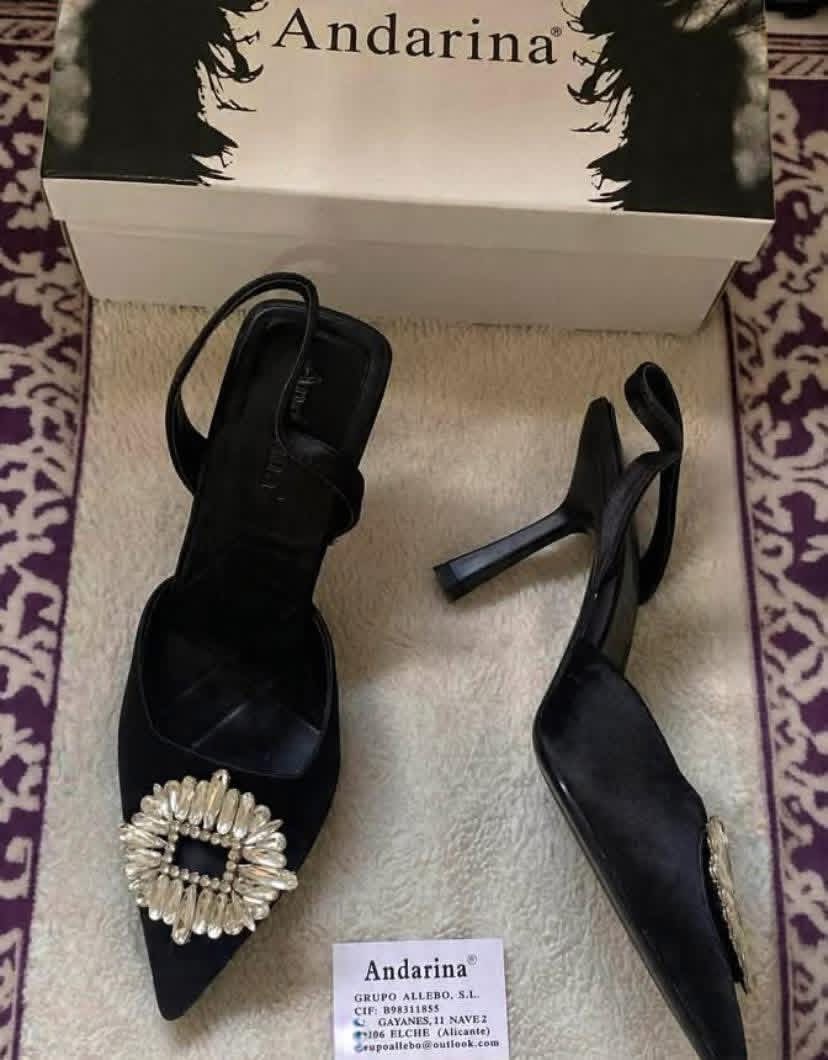 Magnifique paire de souliers sandales pointure 37